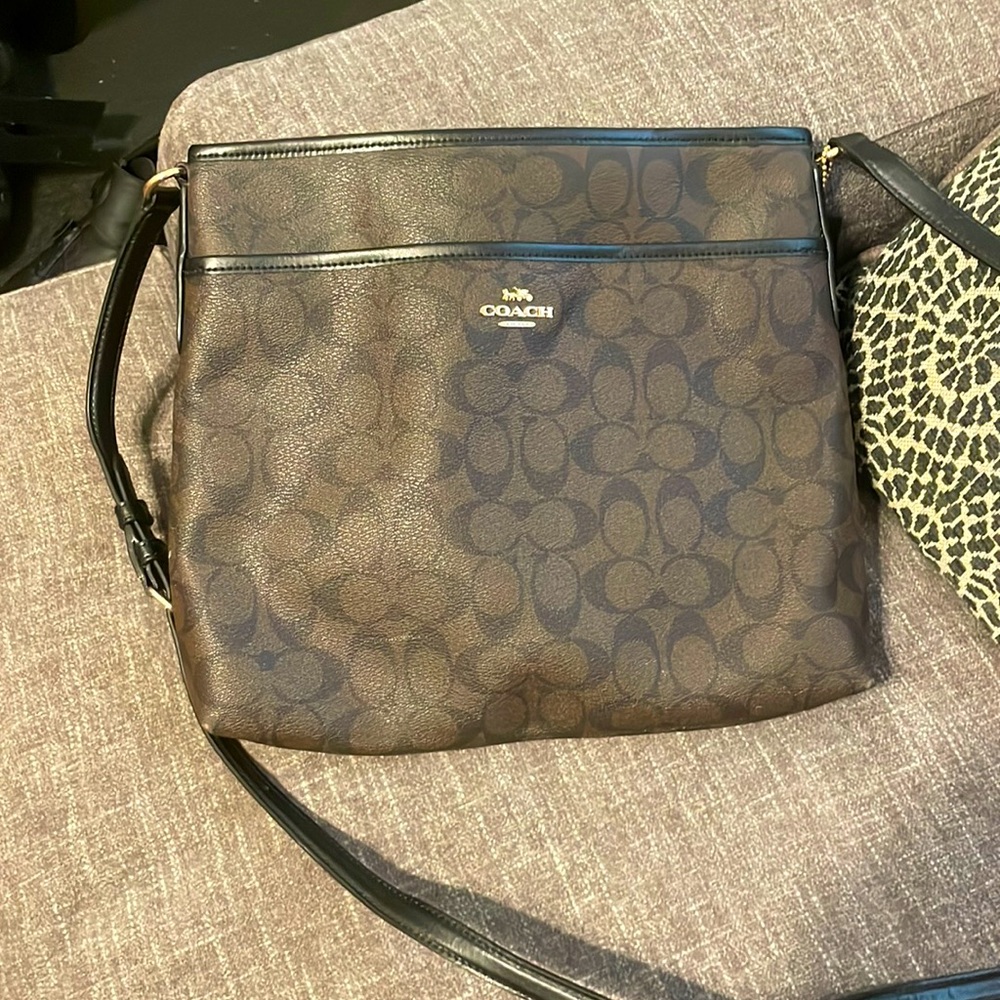 Coach— Rowan File Bag in signature canvas